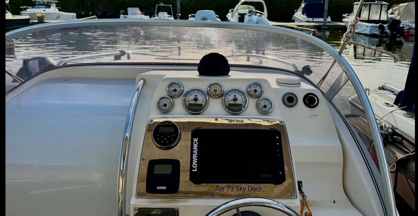 2013 Zar Formenti 73 Skydeck en alquiler (photo 5)