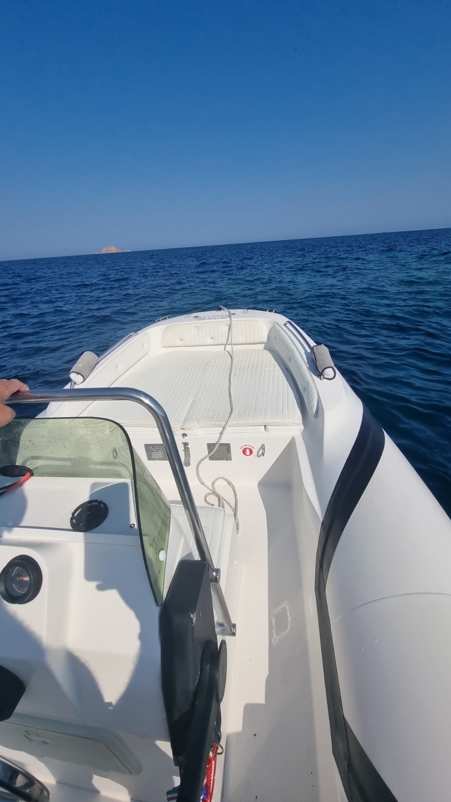 2002 Zar Formenti 47 for charter (photo 15)