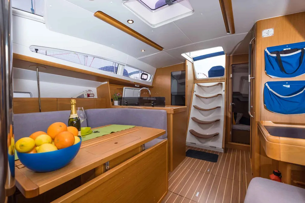 2010 Jeanneau Sun Odyssey 42DS en alquiler (photo 3)