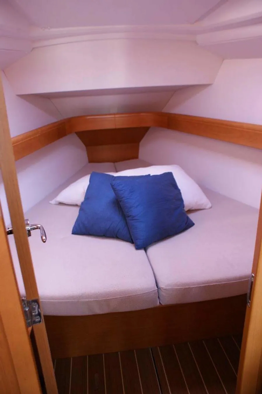 2011 Jeanneau Sun Odyssey 36i zu chartern (photo 2)