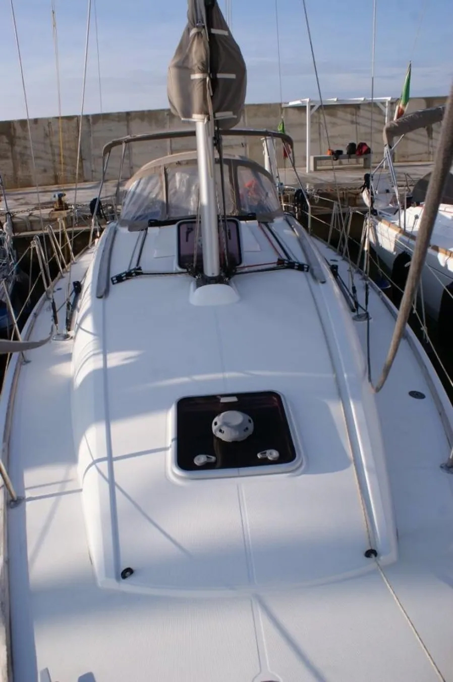 2011 Jeanneau Sun Odyssey 36i zu chartern (photo 3)