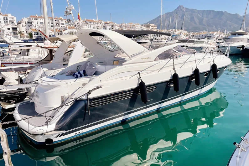 2025 Fairline Targa 43 for charter (photo 2)