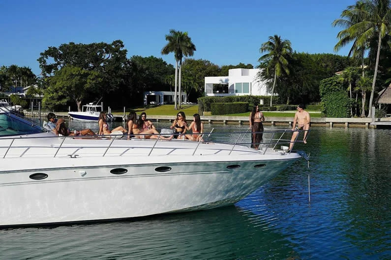 2025 Sea Ray 540 Sundancer zu chartern (photo 3)