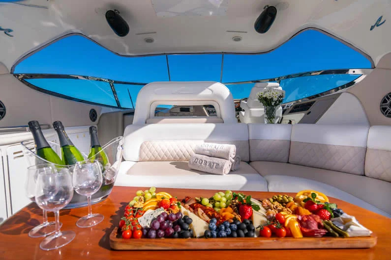 2025 Sea Ray 540 Sundancer zu chartern (photo 8)