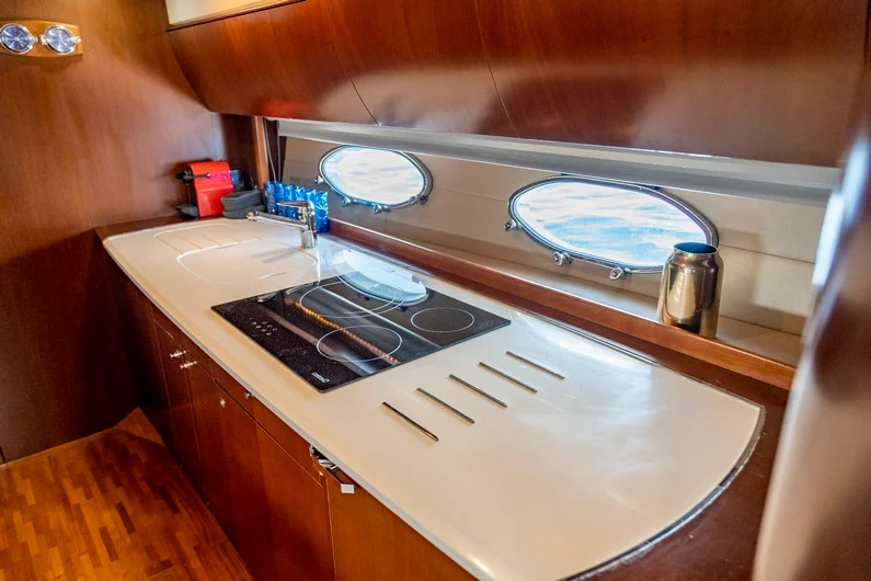 2025 Princess V58 na czarter (photo 9)
