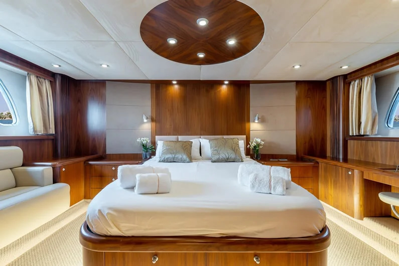 2025 Sunseeker Predator 72 zu chartern (photo 7)