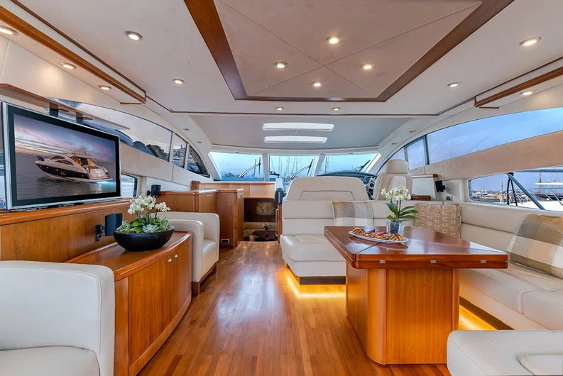2025 Sunseeker Predator 72 zu chartern (photo 9)