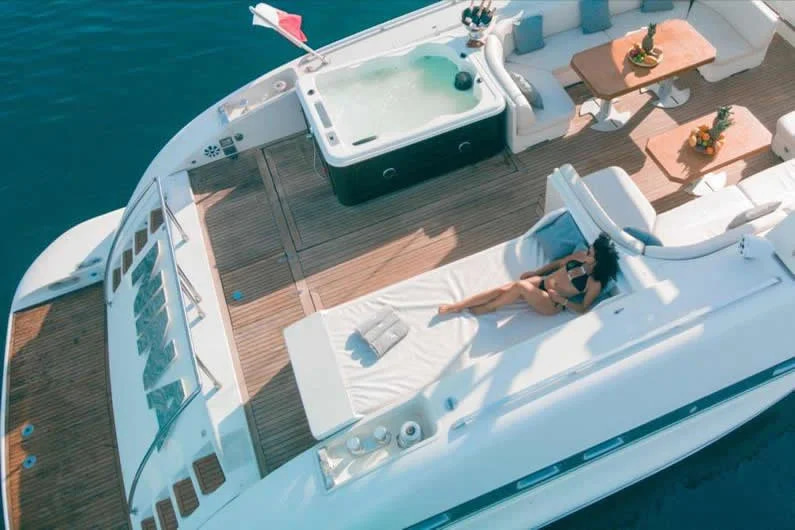 2025 Mangusta 80 à louer (photo 2)