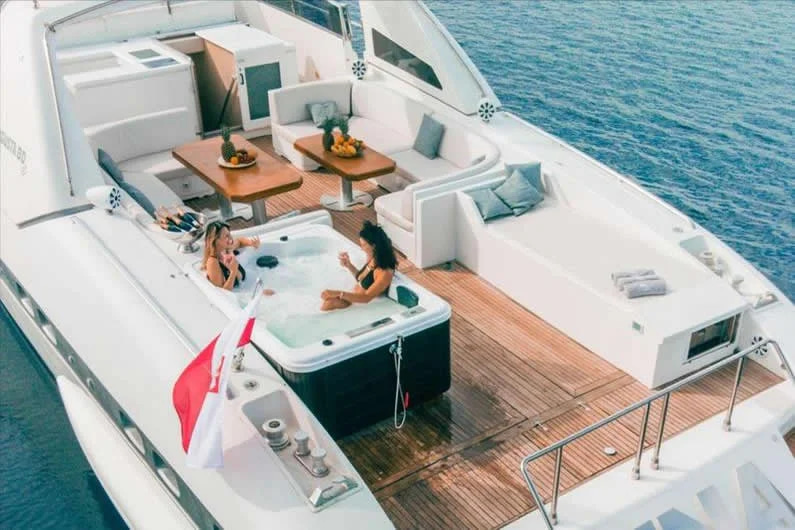 2025 Mangusta 80 à louer (photo 3)