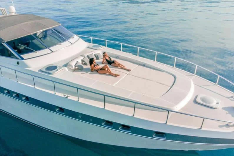 2025 Mangusta 80 à louer (photo 4)