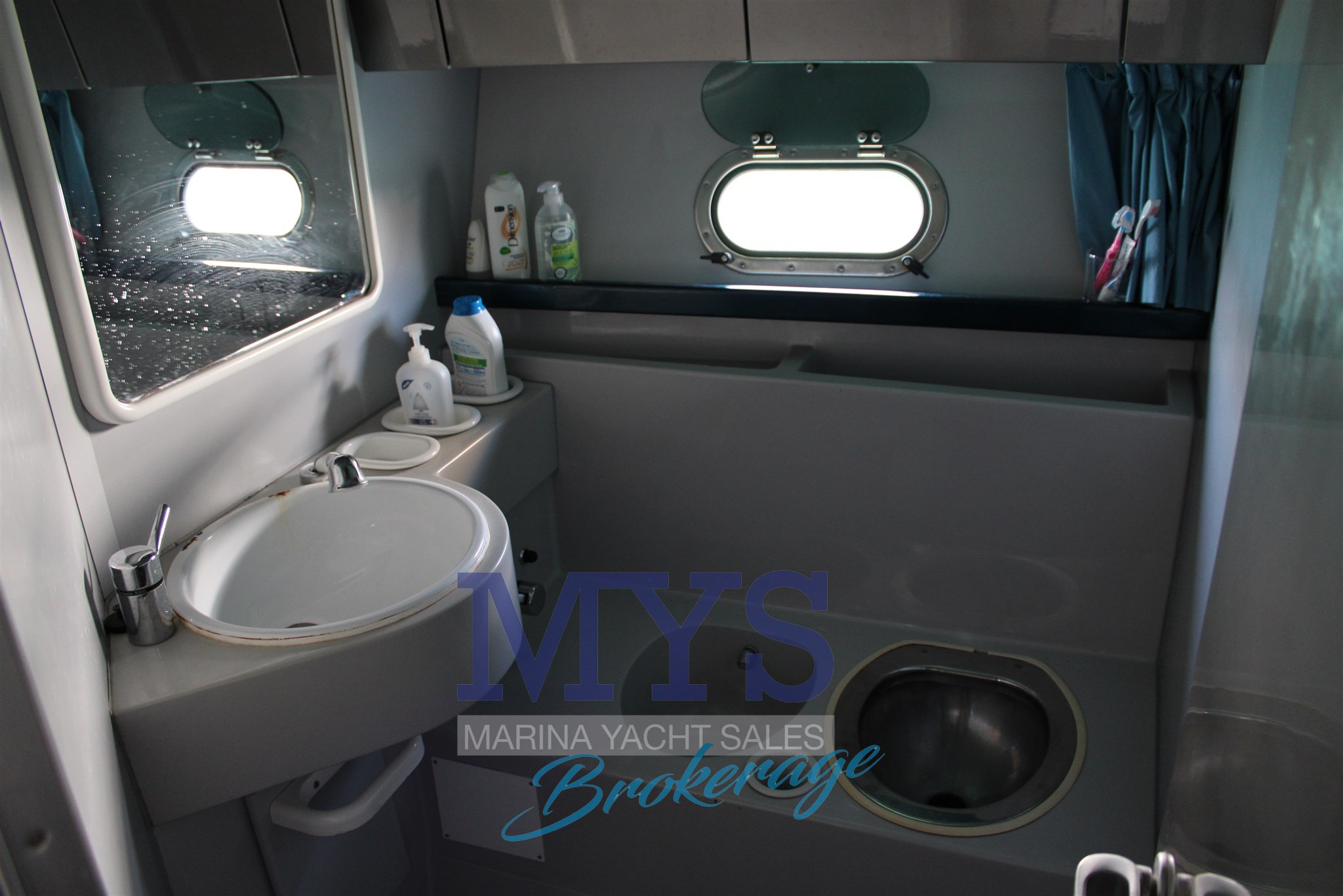 1991 Ferretti Yachts Ferretti 39 Fly à vendre (photo 22)