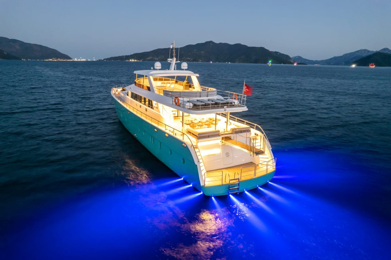 2022 Custom 42 Metre en alquiler (photo 2)