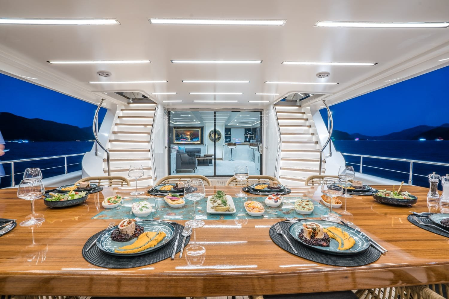 2022 Custom 42 Metre en alquiler (photo 16)