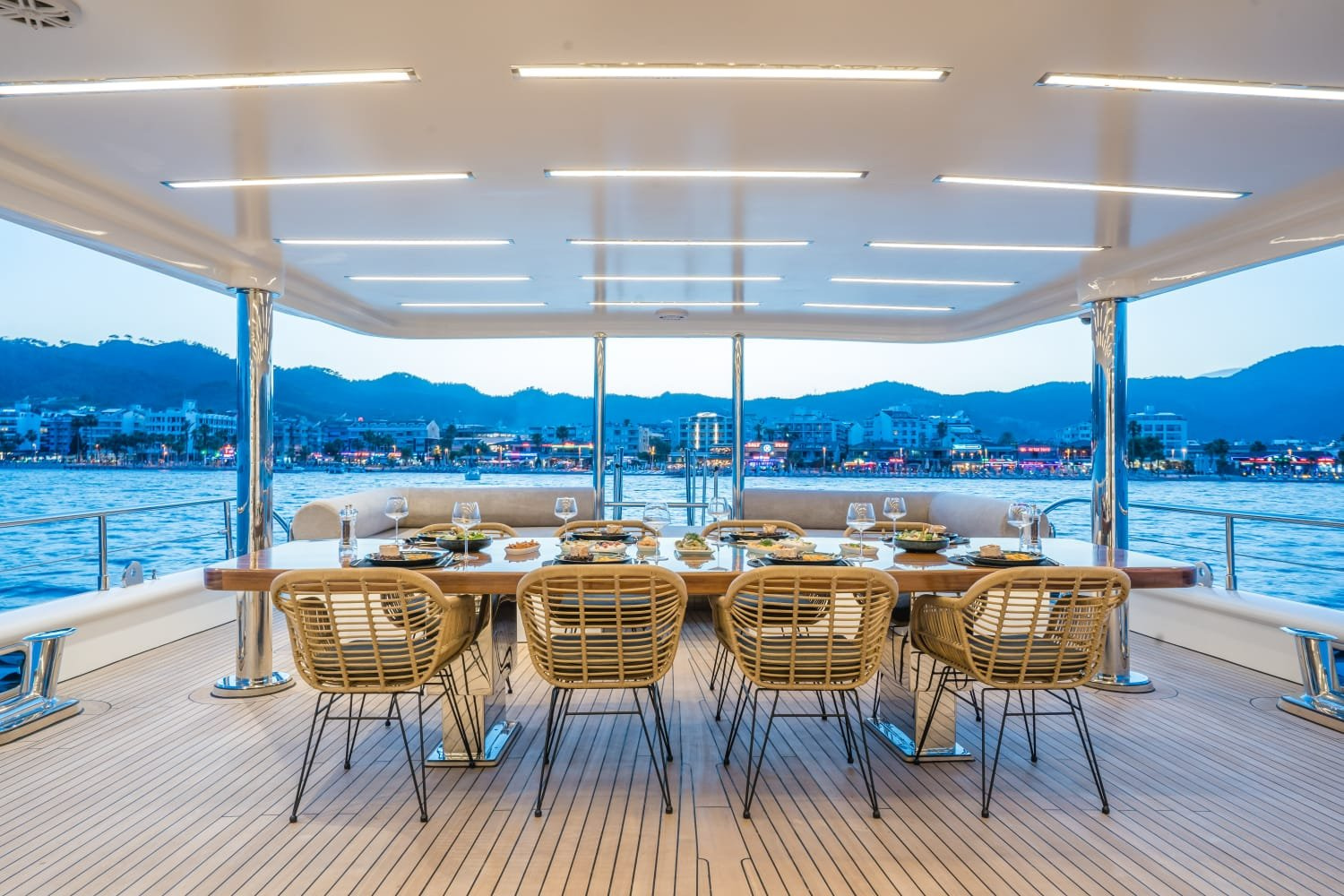 2022 Custom 42 Metre en alquiler (photo 18)