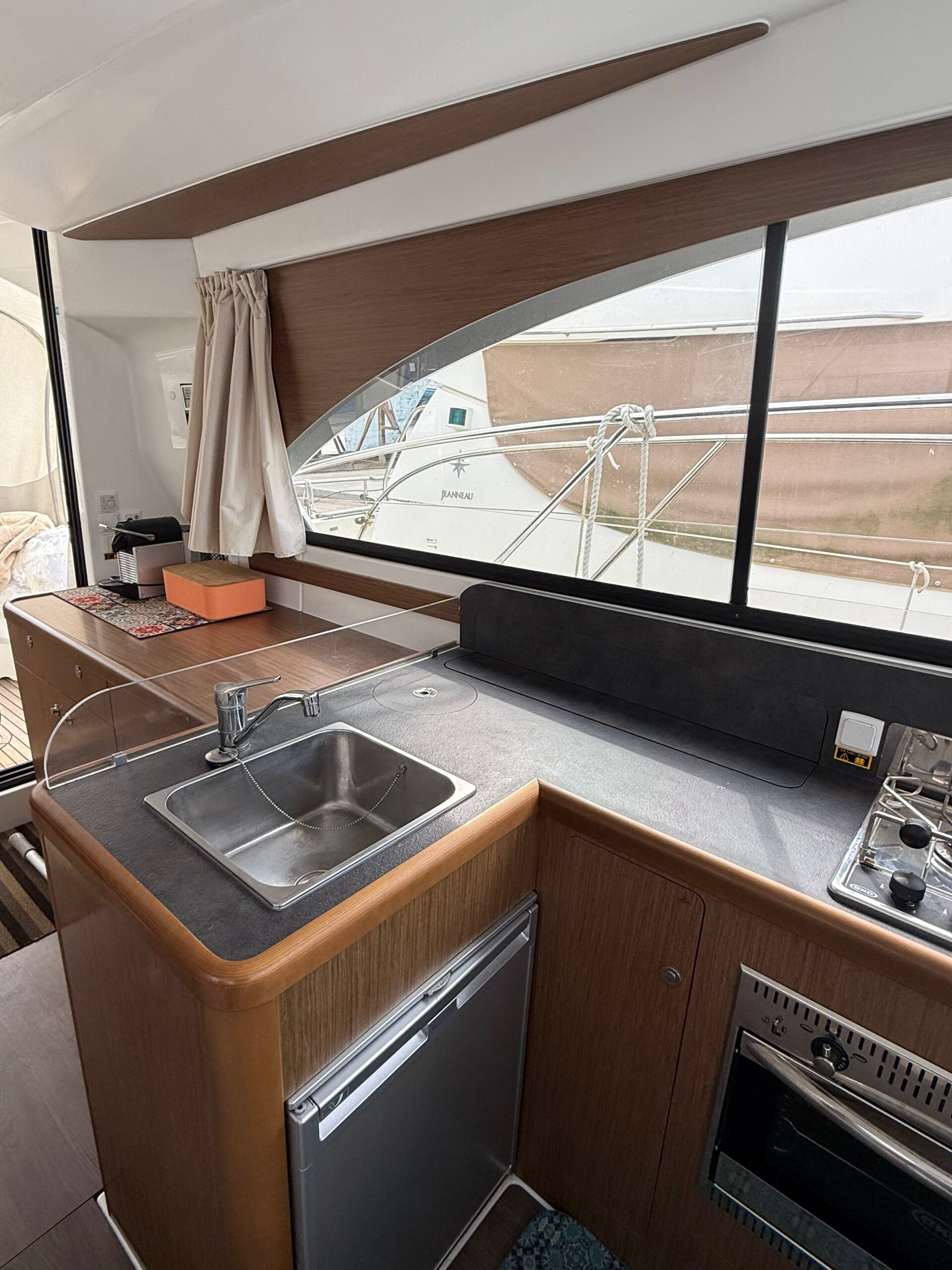 2016 BENETEAU ANTARES 36 for sale (photo 3)