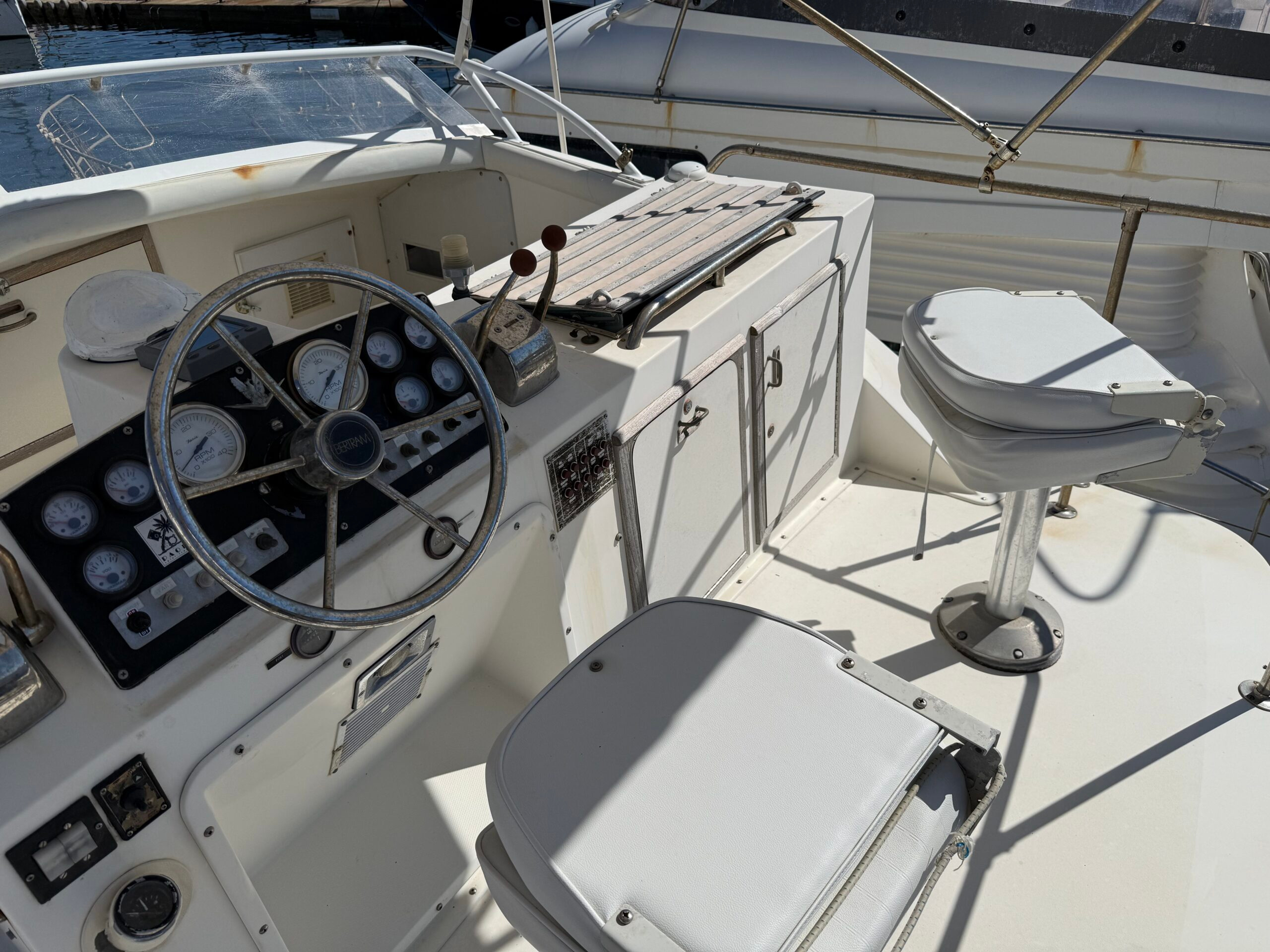 1986 BERTRAM SPORT FISHERMAN 33 en venta (photo 15)