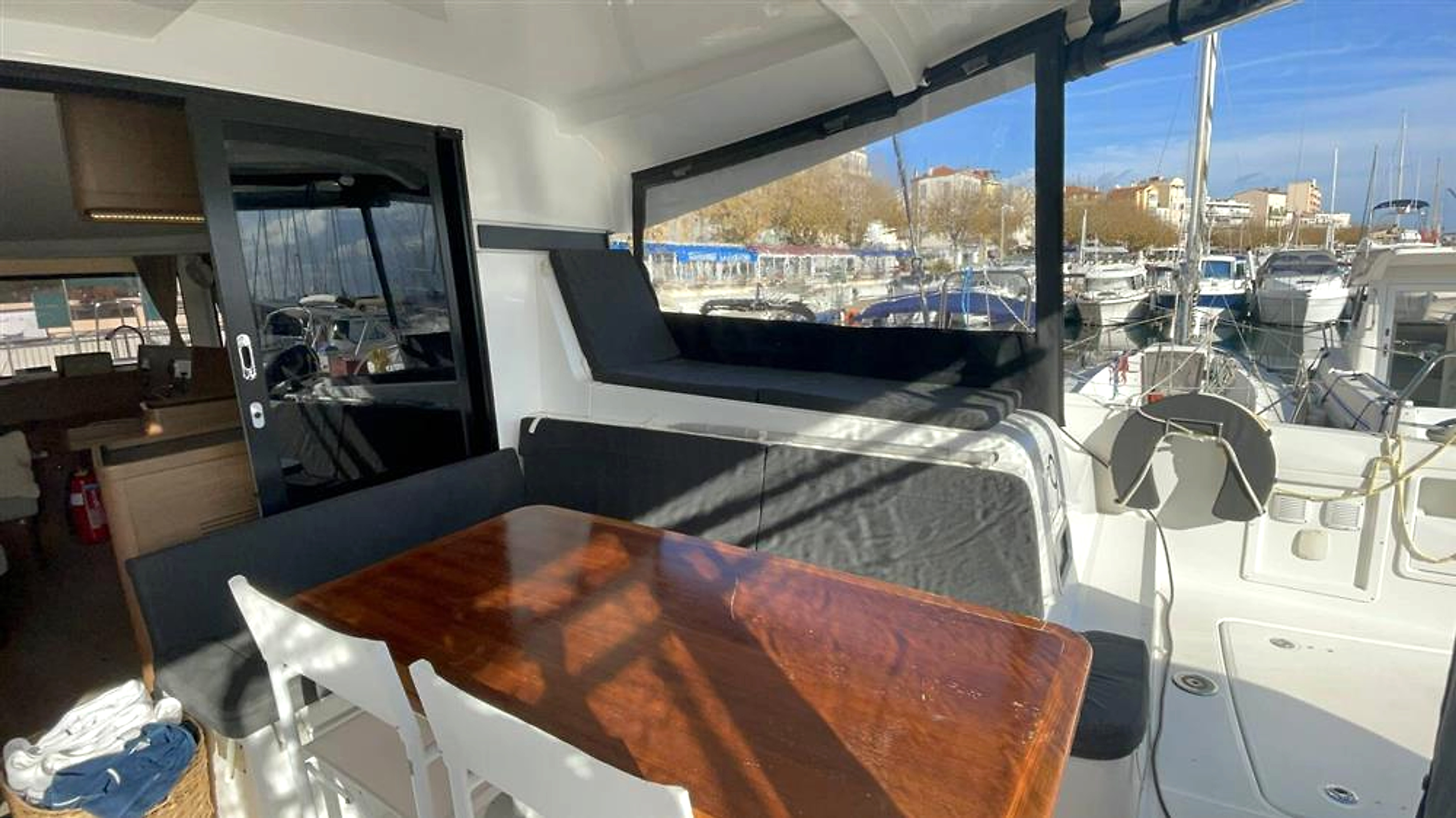 2019 Lagoon 42 4 Cabin for sale (photo 4)