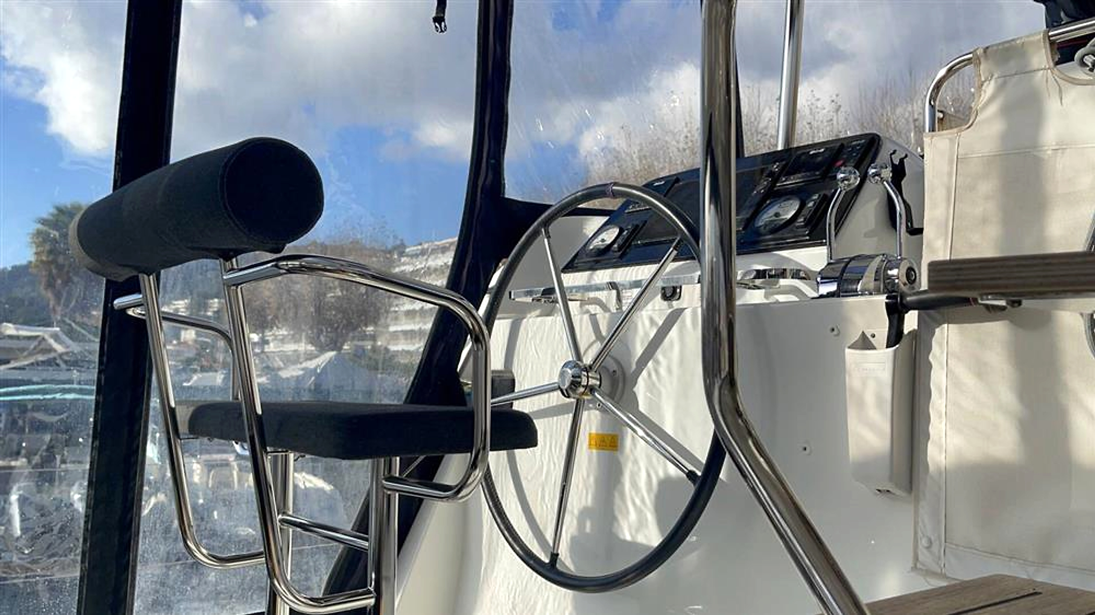 2019 Lagoon 42 4 Cabin for sale (photo 5)