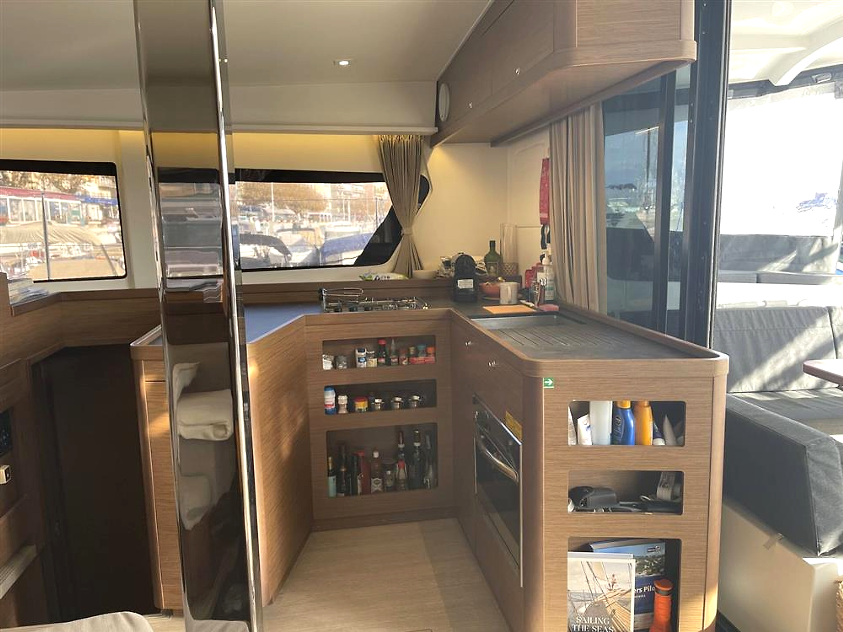 2019 Lagoon 42 4 Cabin for sale (photo 11)