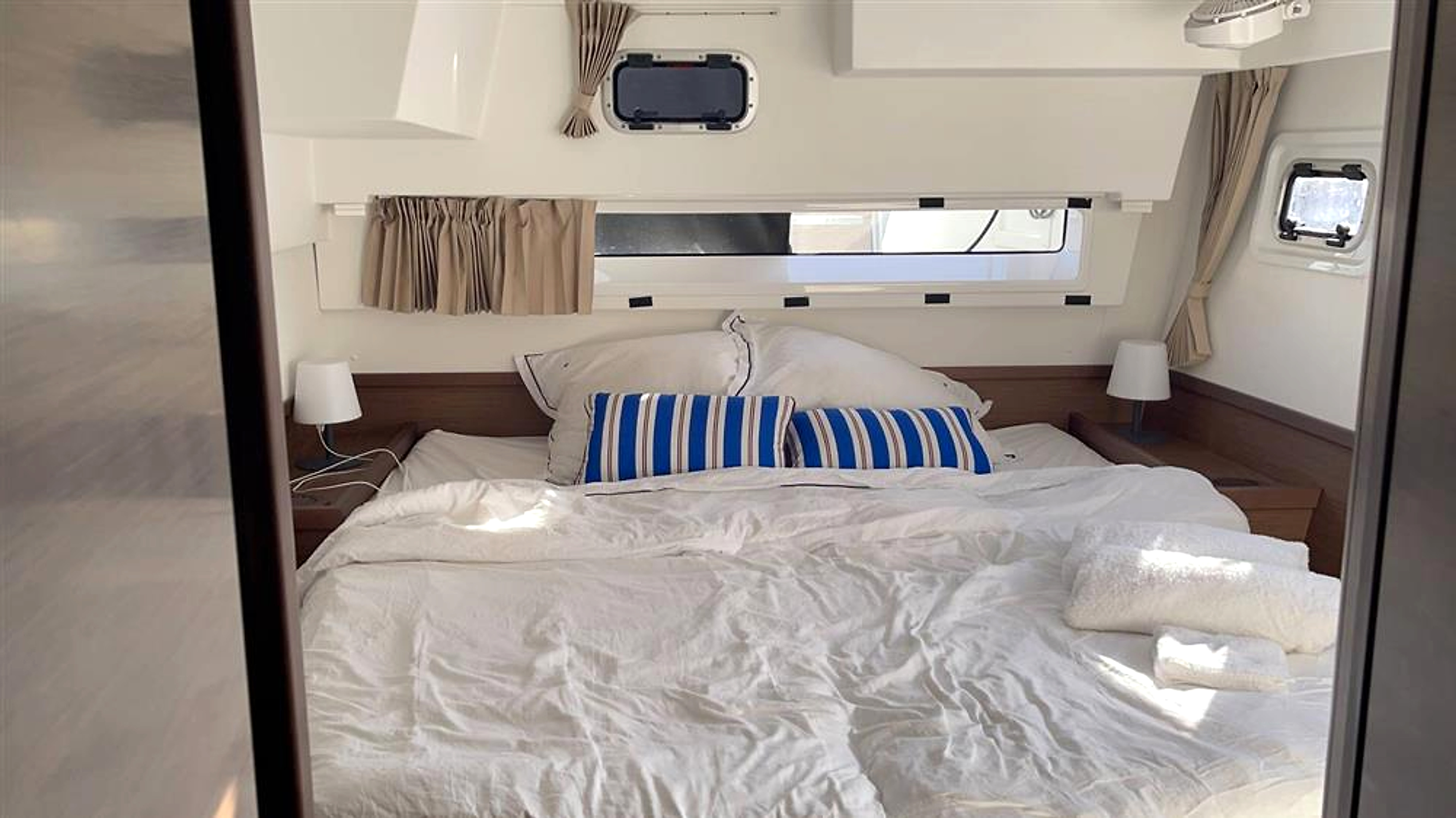 2019 Lagoon 42 4 Cabin for sale (photo 12)