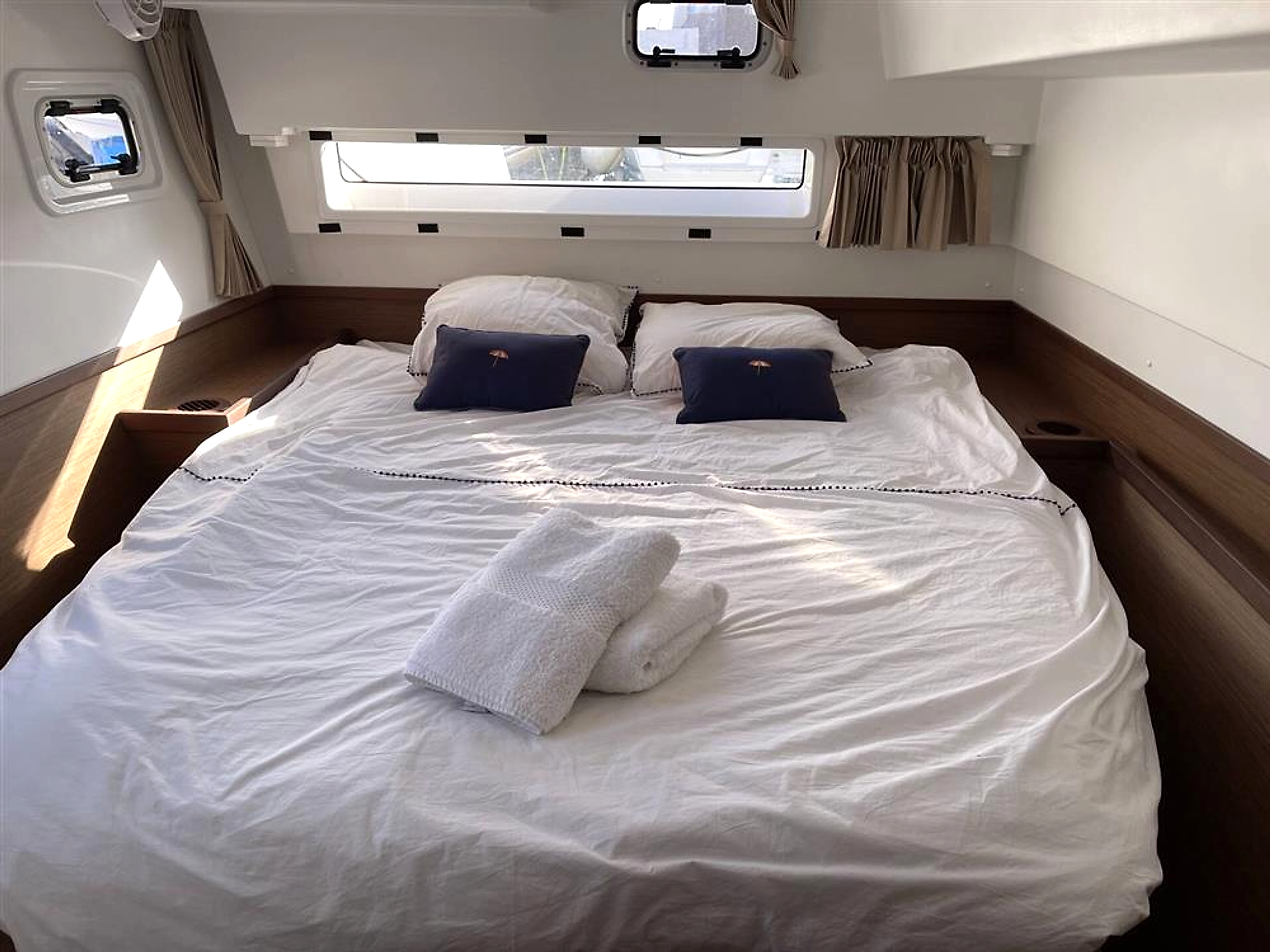 2019 Lagoon 42 4 Cabin for sale (photo 14)