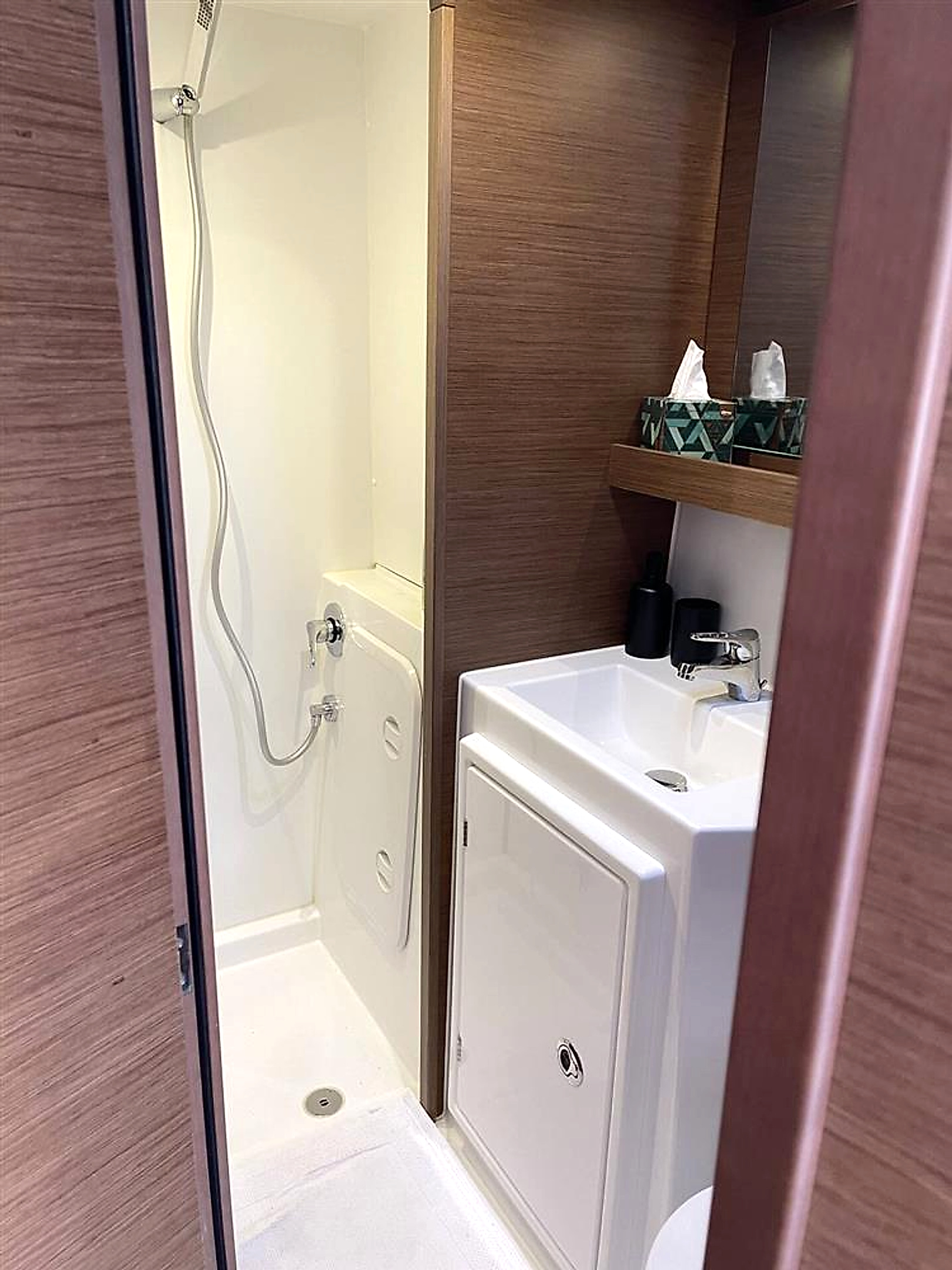 2019 Lagoon 42 4 Cabin for sale (photo 15)