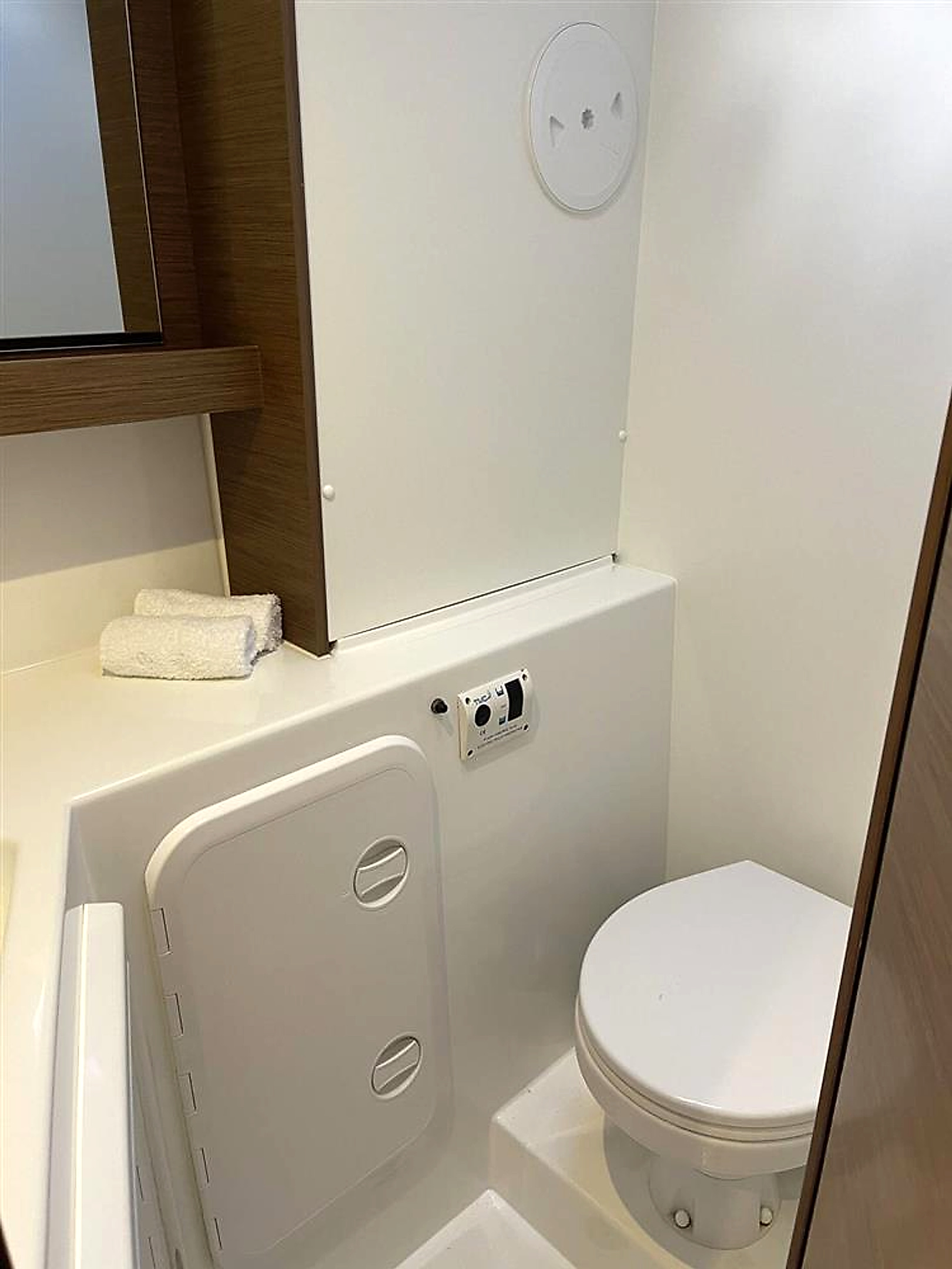 2019 Lagoon 42 4 Cabin for sale (photo 16)
