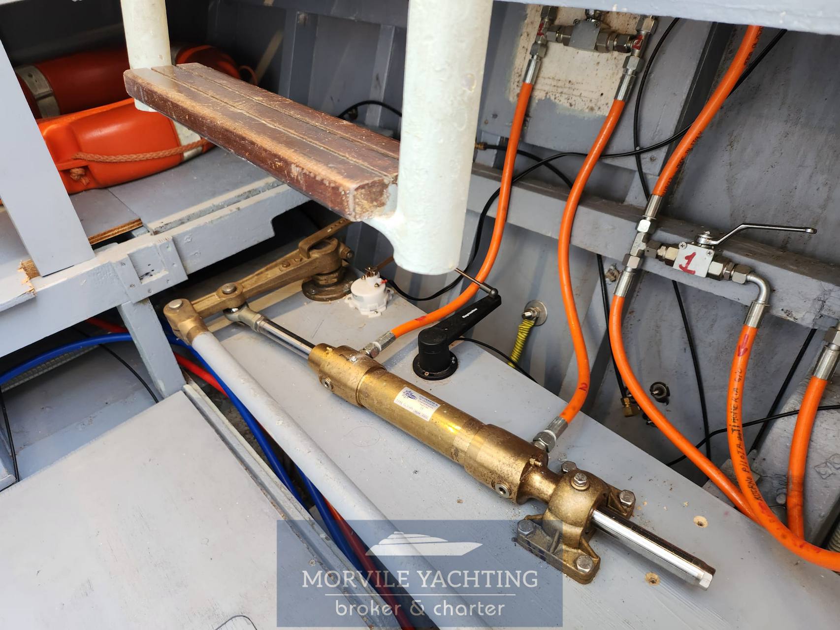 1975 Sanlorenzo 13 motor yacht for sale (photo 11)