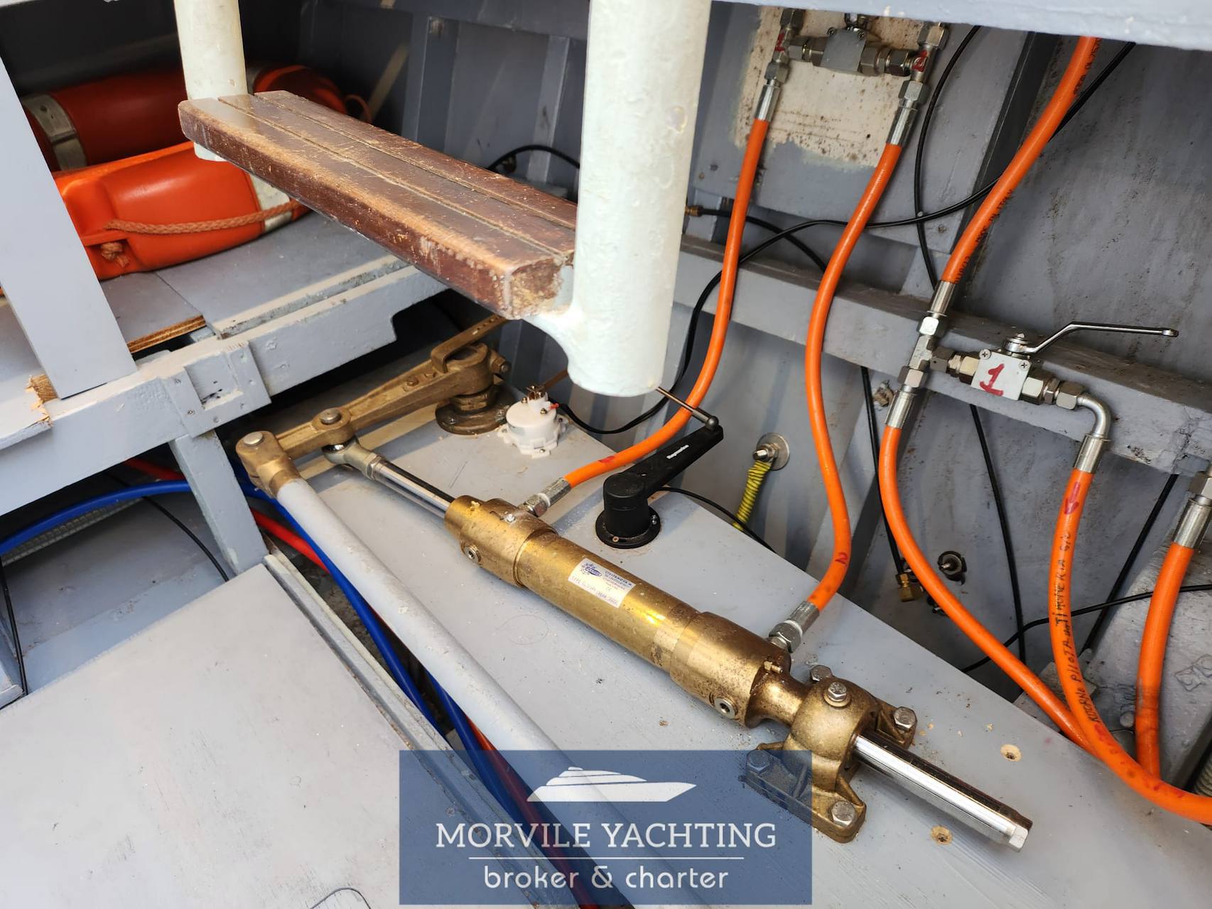 1975 Sanlorenzo 13 motor yacht for sale (photo 9)