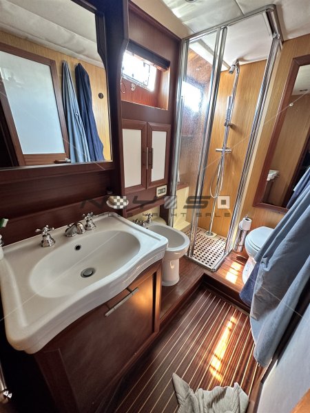2004 Mochi Craft Dolphin 51 à vendre (photo 10)