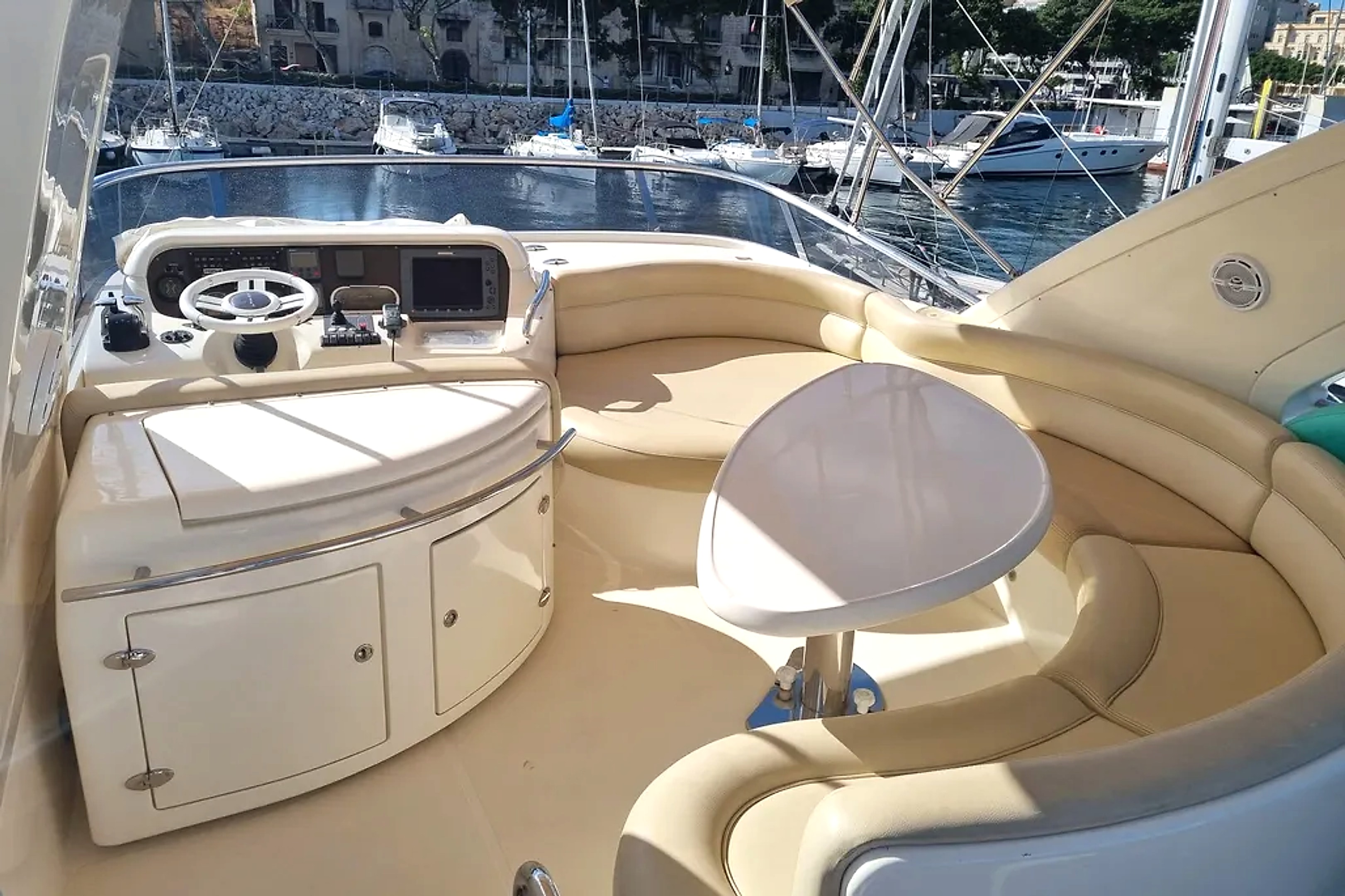 2010 Azimut 55 for sale (photo 9)