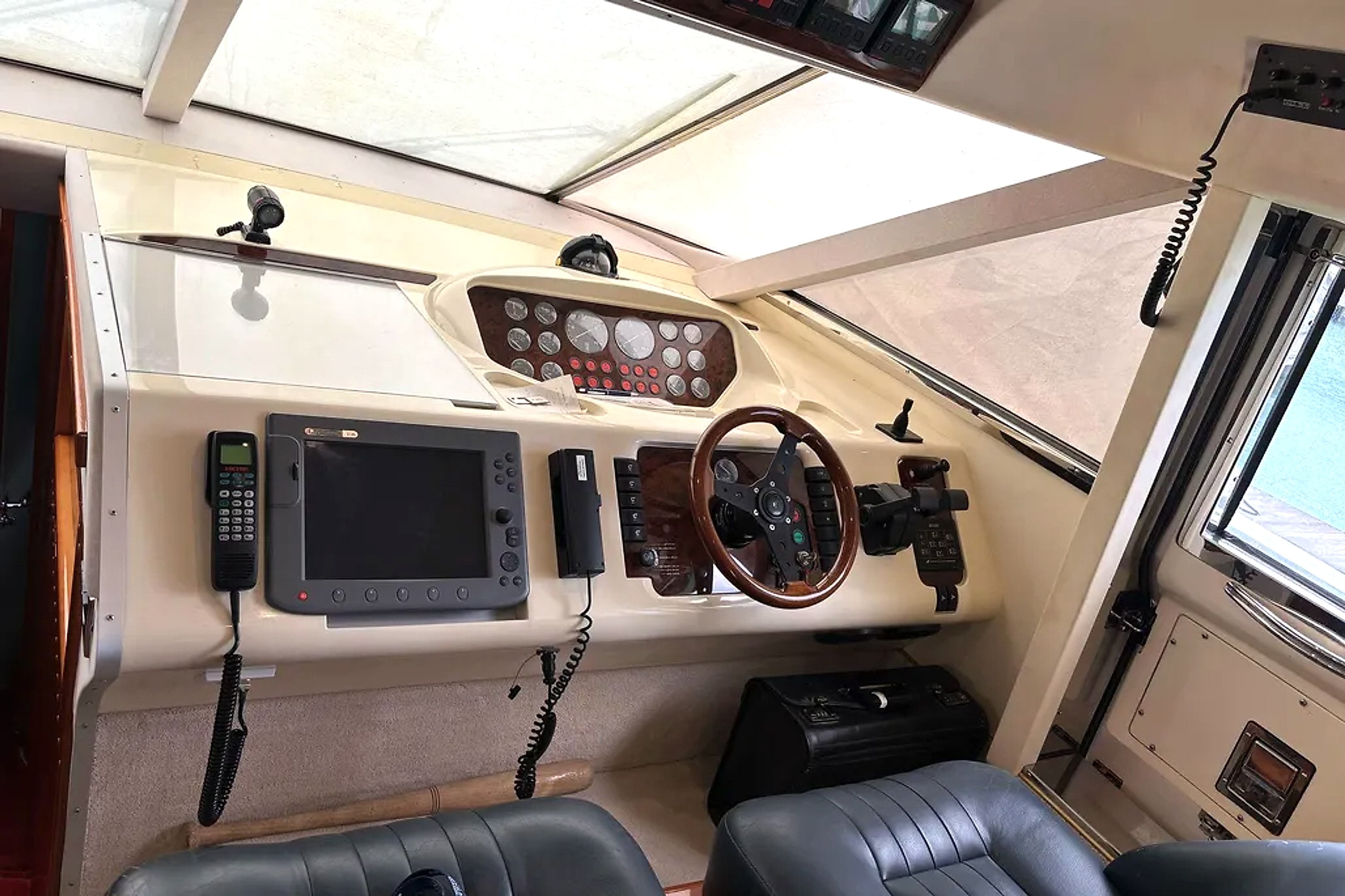 2000 Princess 60 Flybridge Motor Yacht na sprzedaż (photo 9)