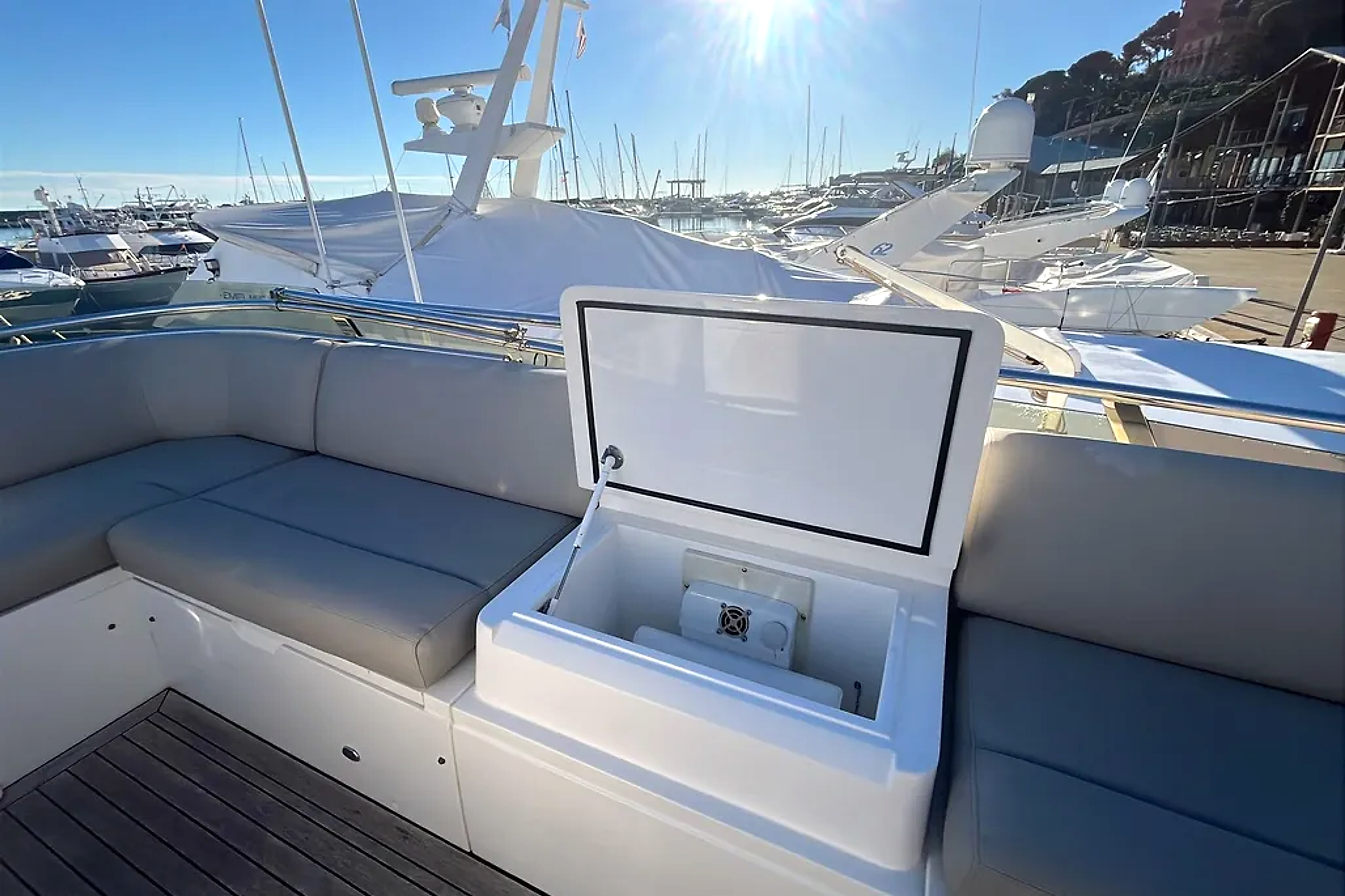 2010 Princess 62 Flybridge Motor Yacht for sale (photo 5)