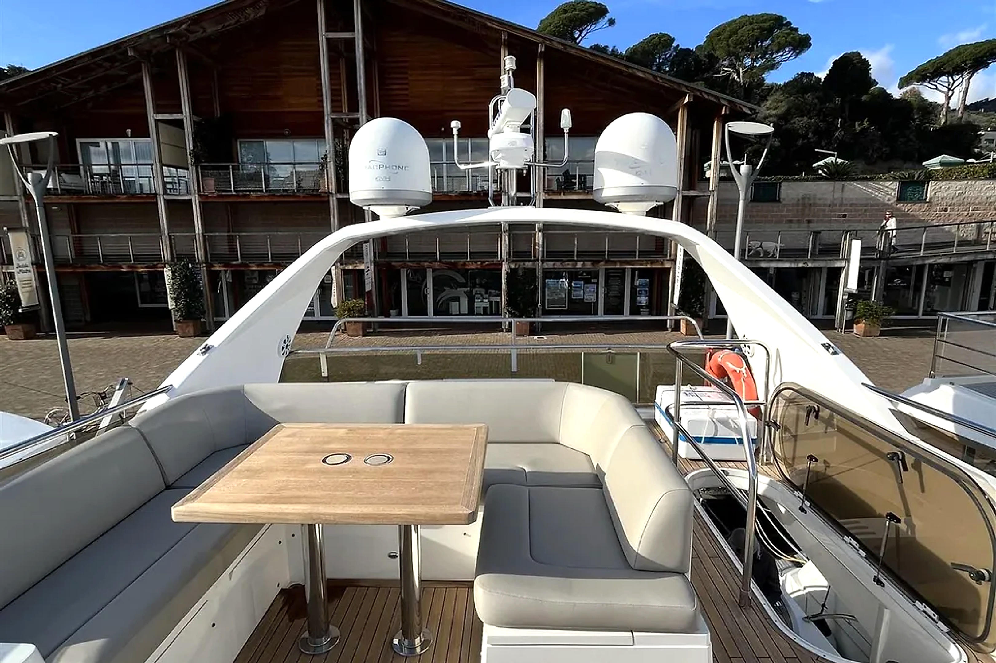 2010 Princess 62 Flybridge Motor Yacht for sale (photo 6)