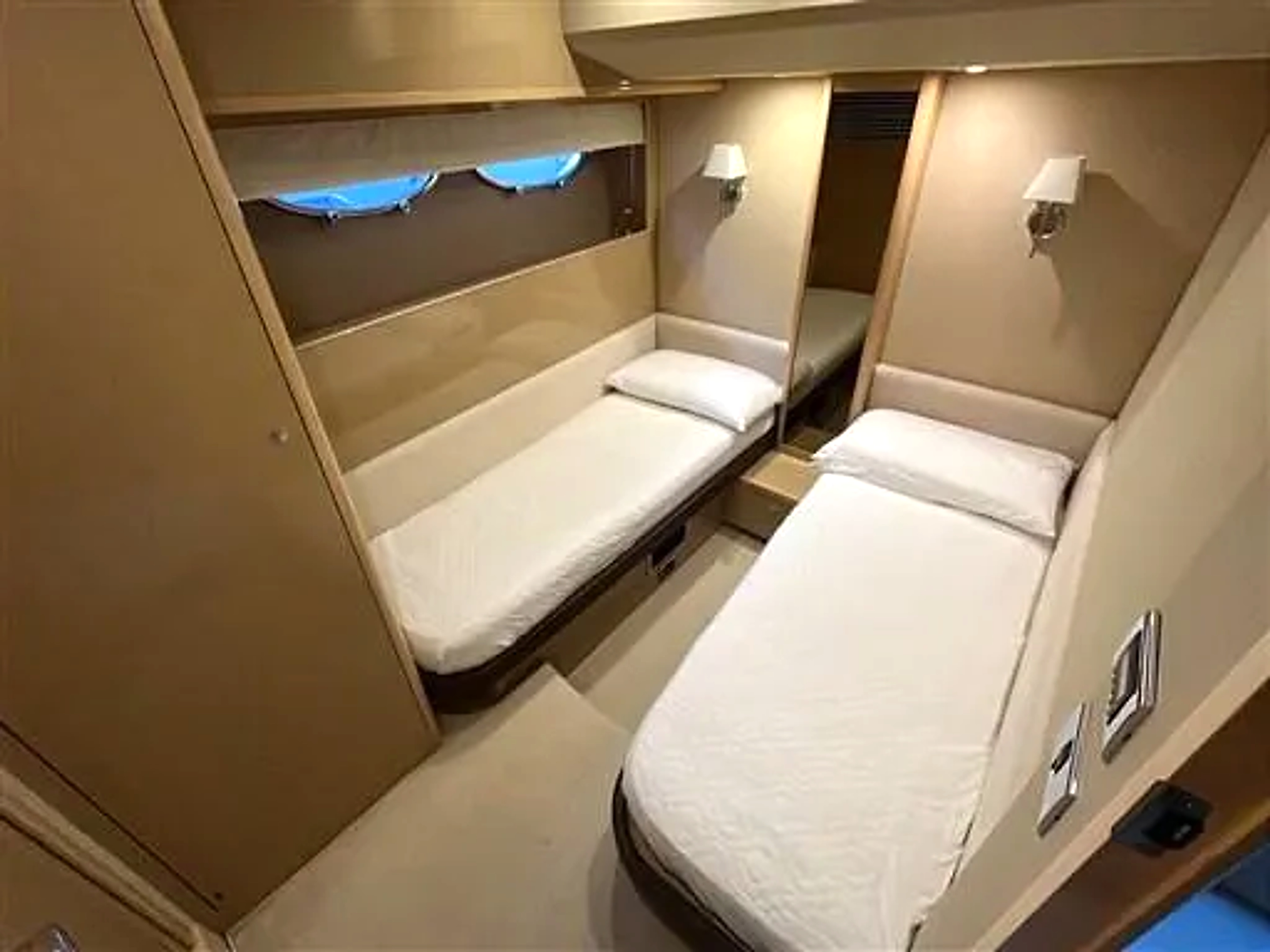 2010 Princess 62 Flybridge Motor Yacht for sale (photo 13)