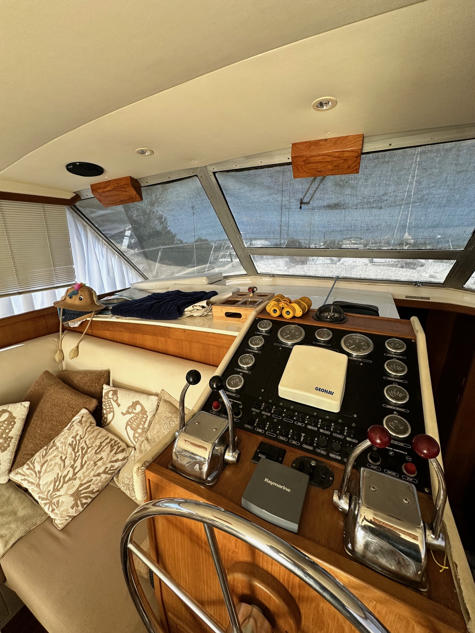 1976 Bertram Yacht Bertram 46.6 for sale (photo 6)