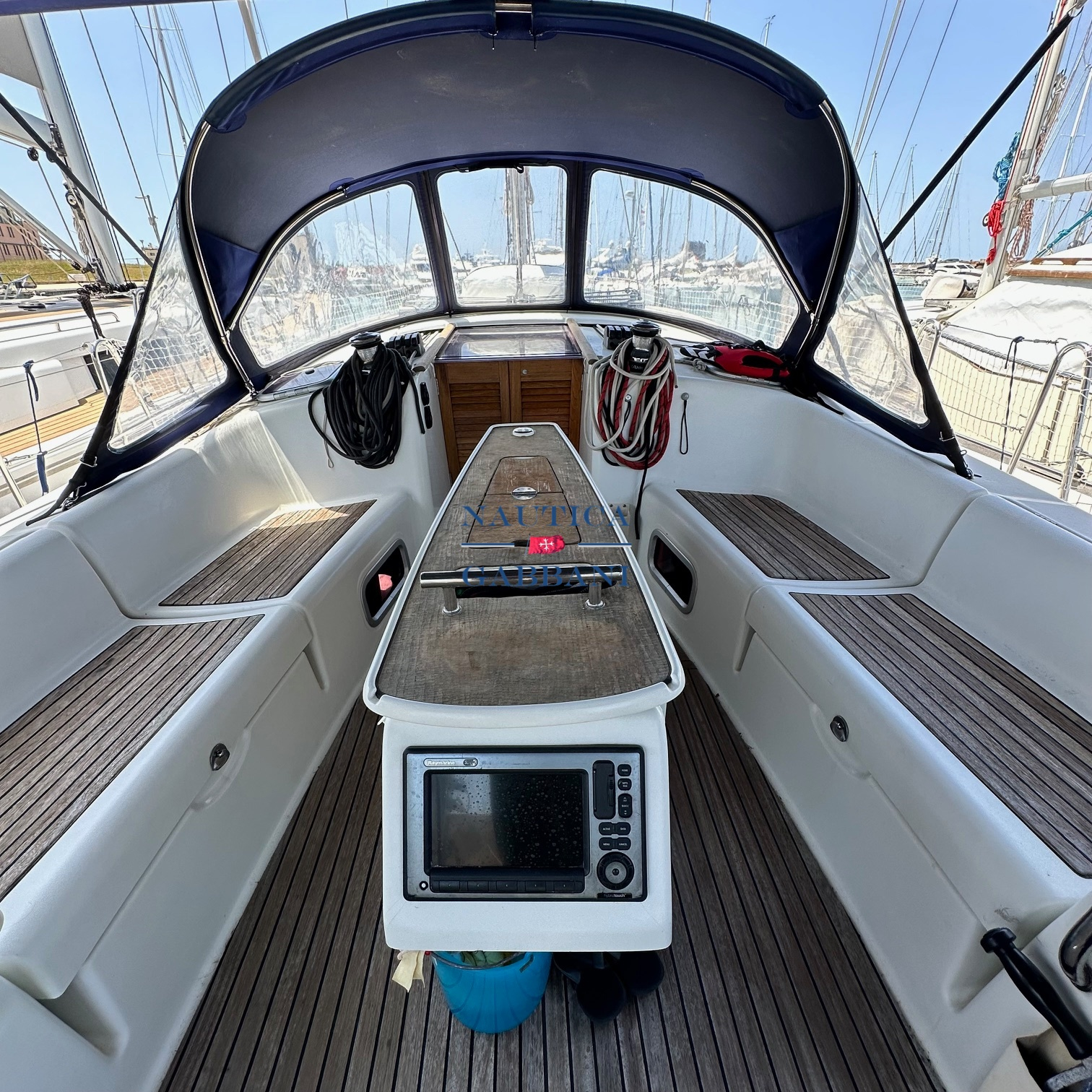 2010 Beneteau Océanis 40 for sale (photo 2)