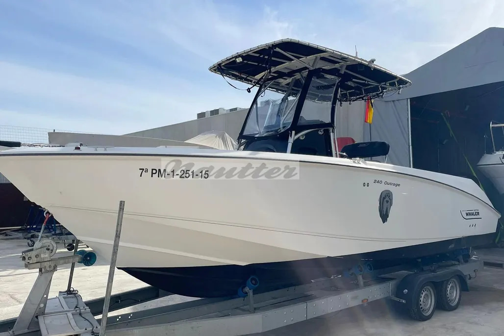 2005 Boston Whaler 240 Outrage for sale (photo 3)