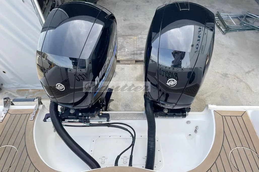 2005 Boston Whaler 240 Outrage for sale (photo 4)