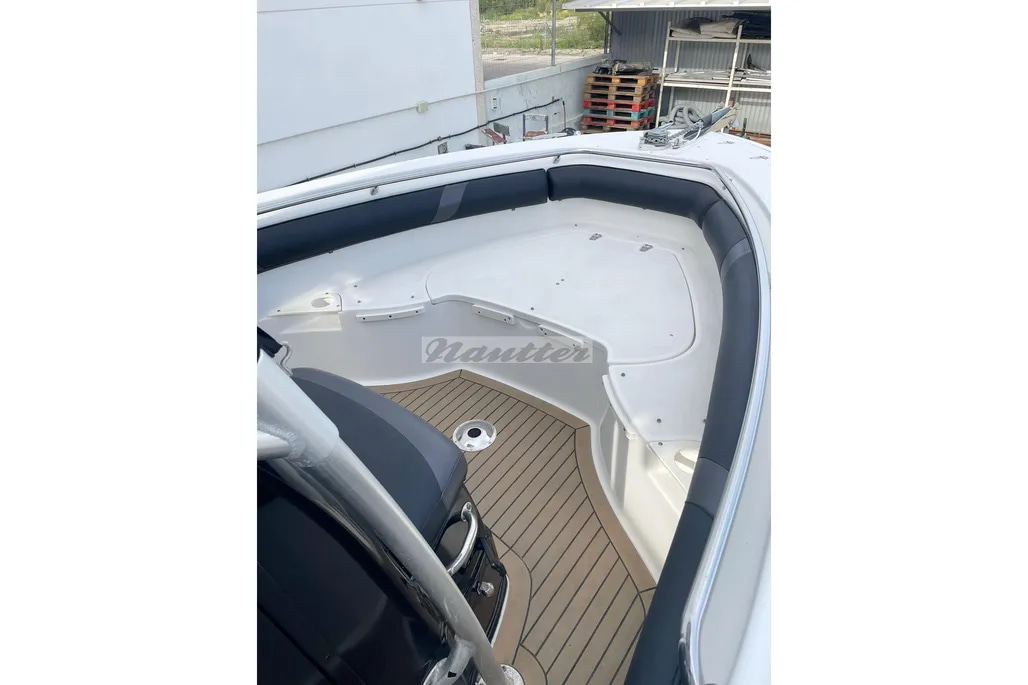 2005 Boston Whaler 240 Outrage for sale (photo 8)