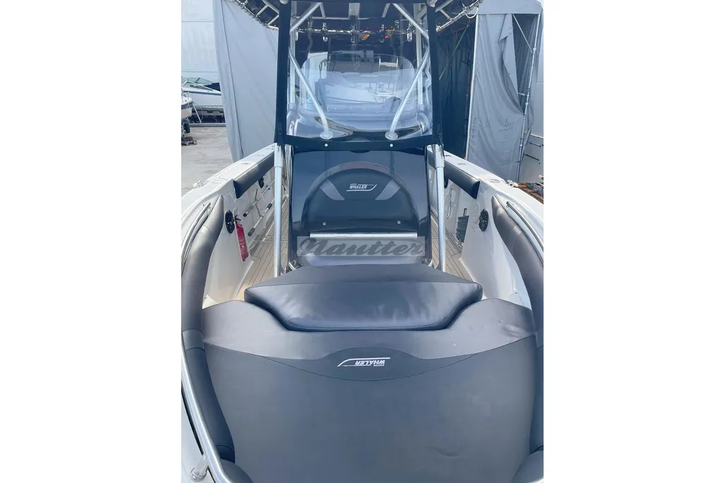 2005 Boston Whaler 240 Outrage for sale (photo 9)
