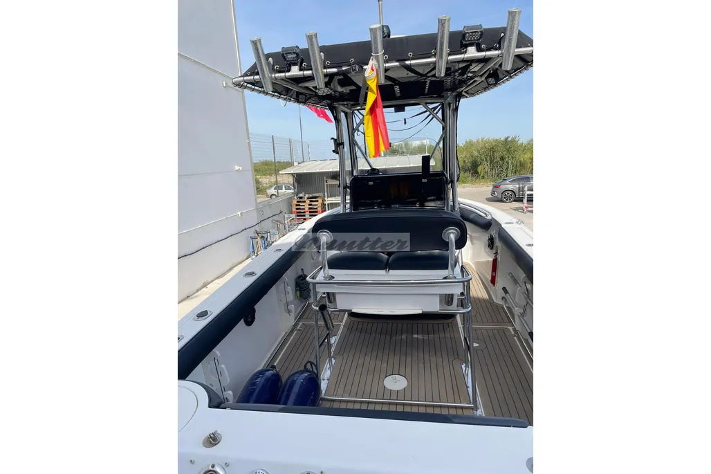 2005 Boston Whaler 240 Outrage for sale (photo 11)
