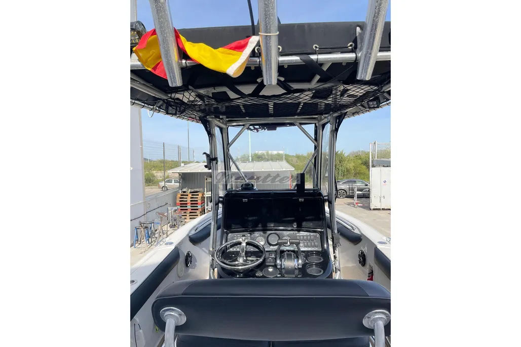 2005 Boston Whaler 240 Outrage for sale (photo 12)