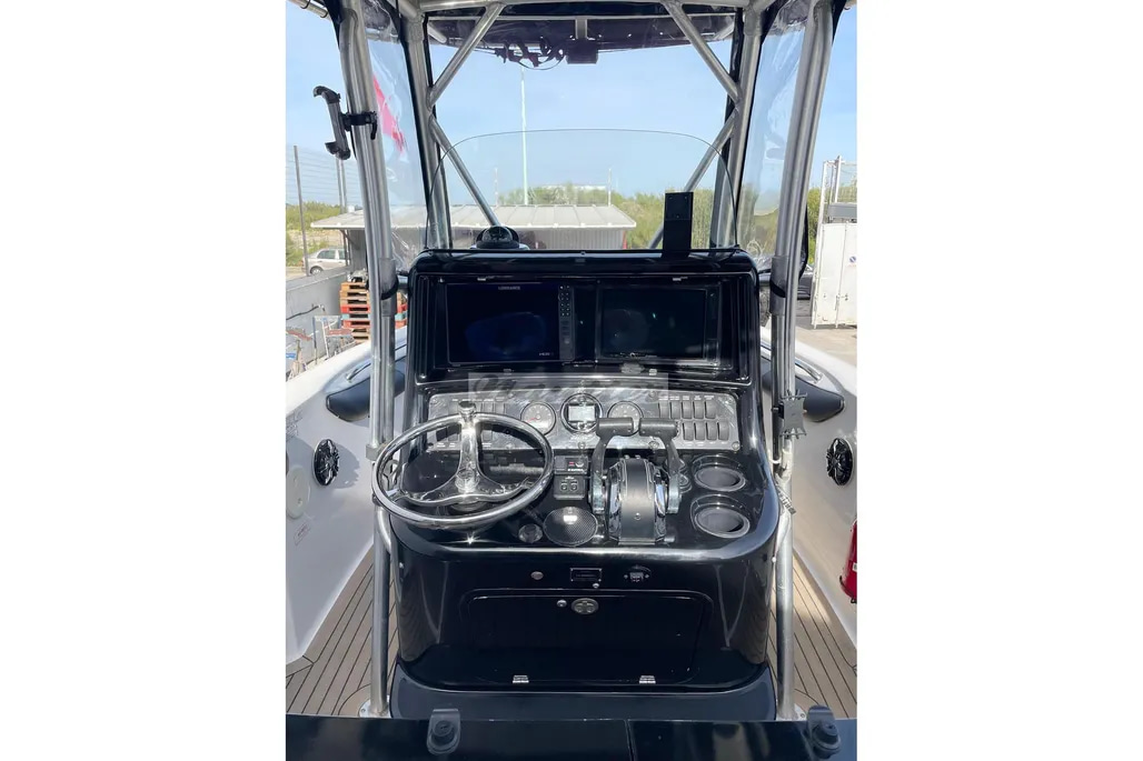 2005 Boston Whaler 240 Outrage for sale (photo 13)