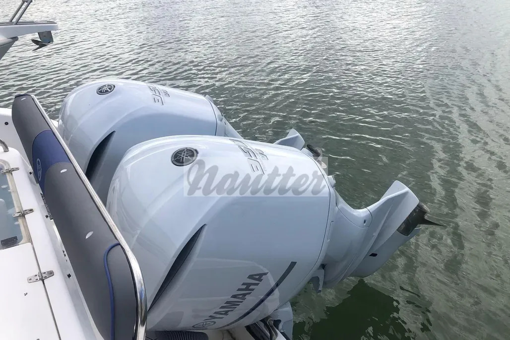 2010 Century 3200 Center Console in vendita (photo 2)