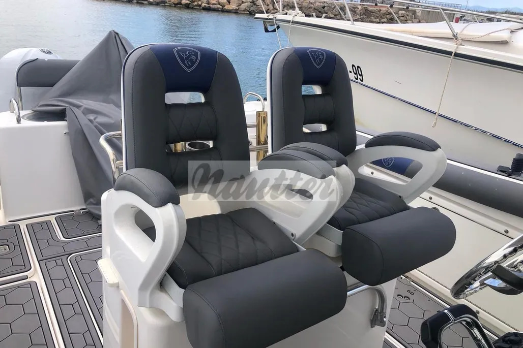 2010 Century 3200 Center Console in vendita (photo 12)