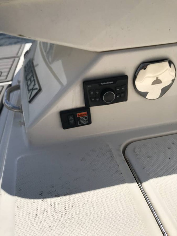 2016 Sea Ray 240 Sundeck for sale (photo 19)