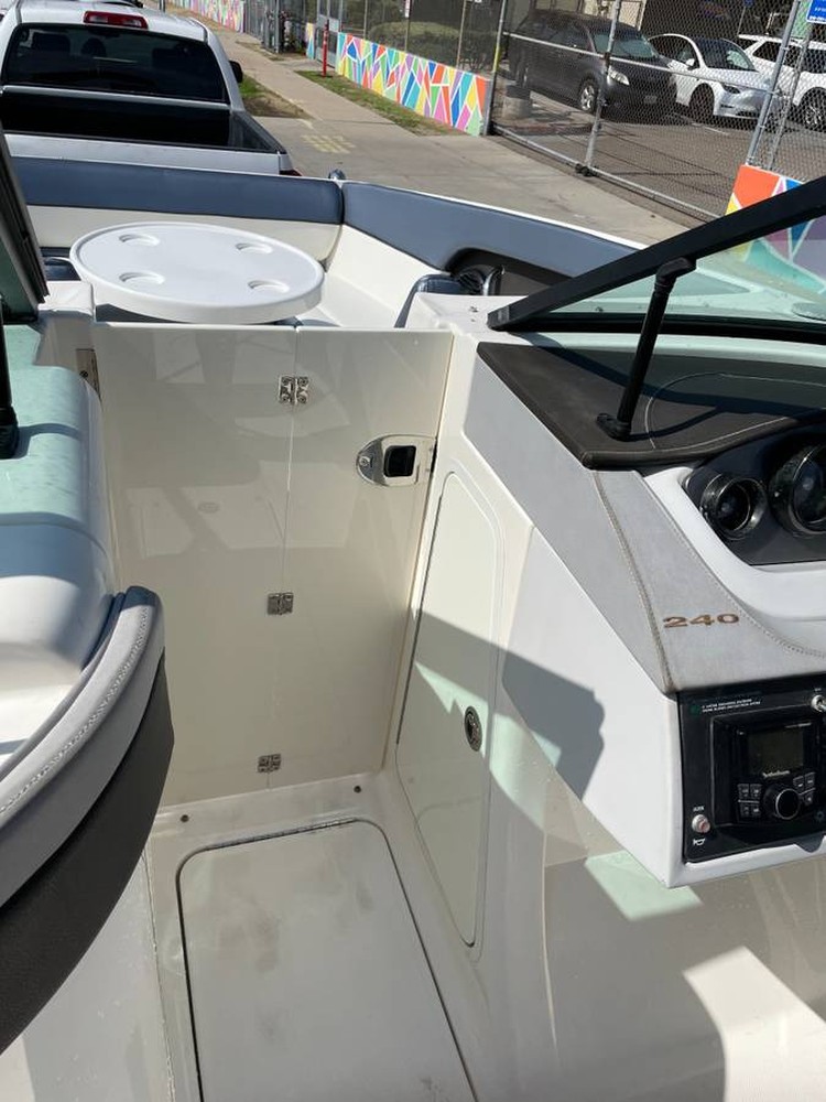 2016 Sea Ray 240 Sundeck for sale (photo 24)