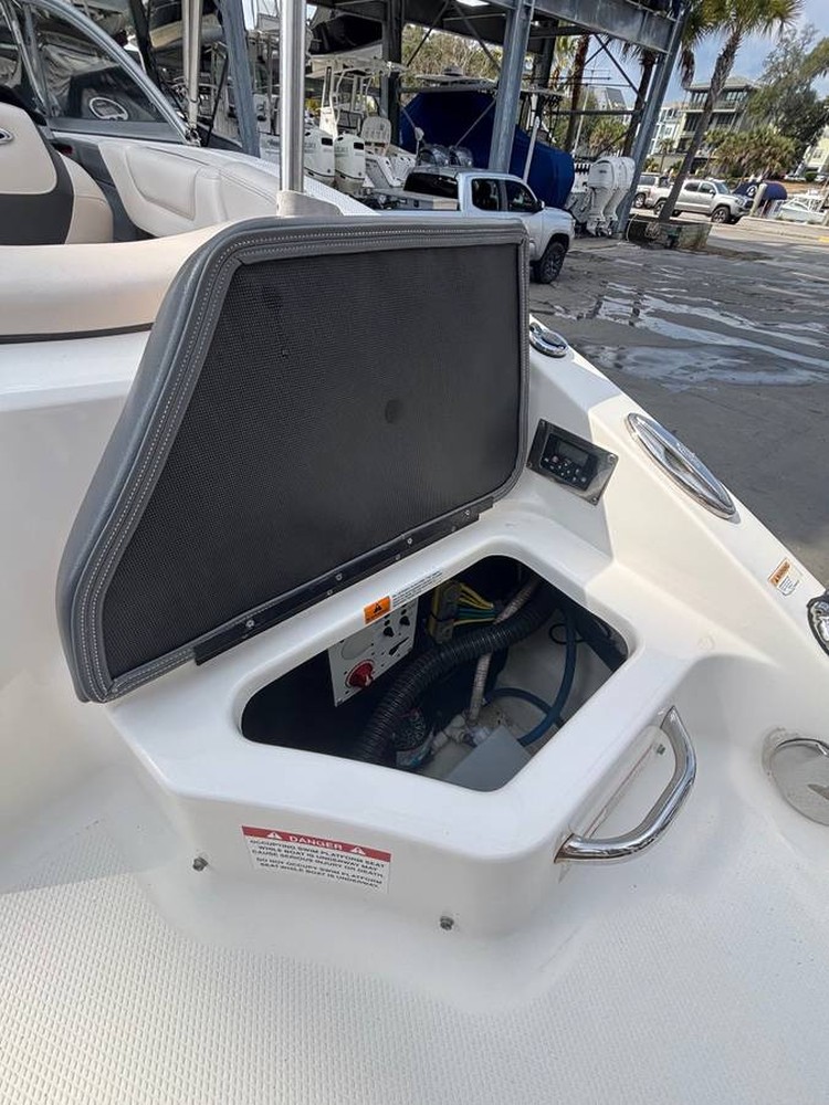 2017 Chaparral 230 Suncoast Deluxe à venda (photo 4)