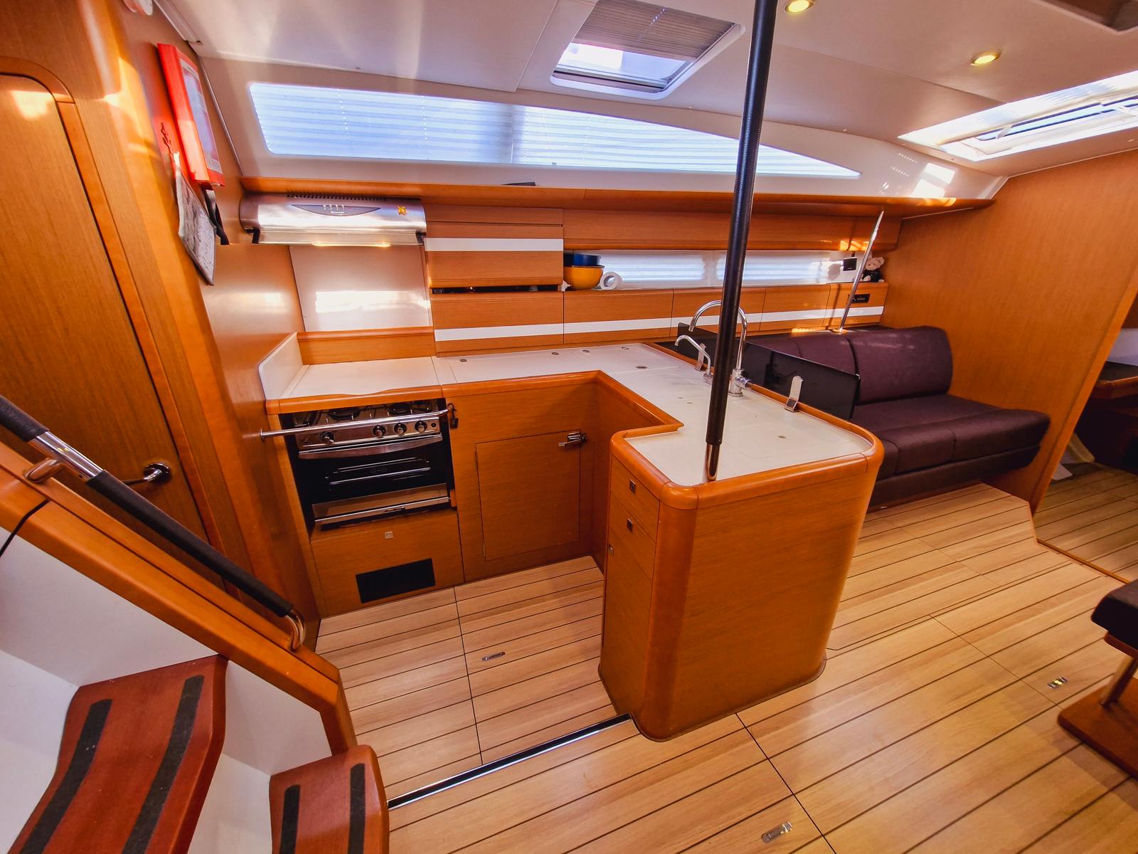 2015 Jeanneau 53 for sale (photo 9)